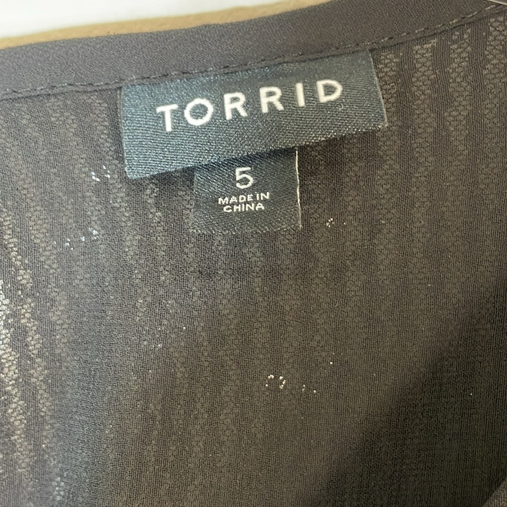 NEW! Torrid Abbey Blouse - Sequin Football Stripe Black. 5X. - Picture 7 of 13
